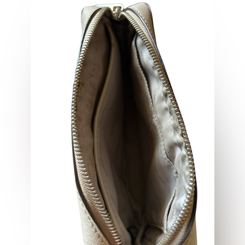 EUC Michael Kors Crossbody - Picture 3 of 4